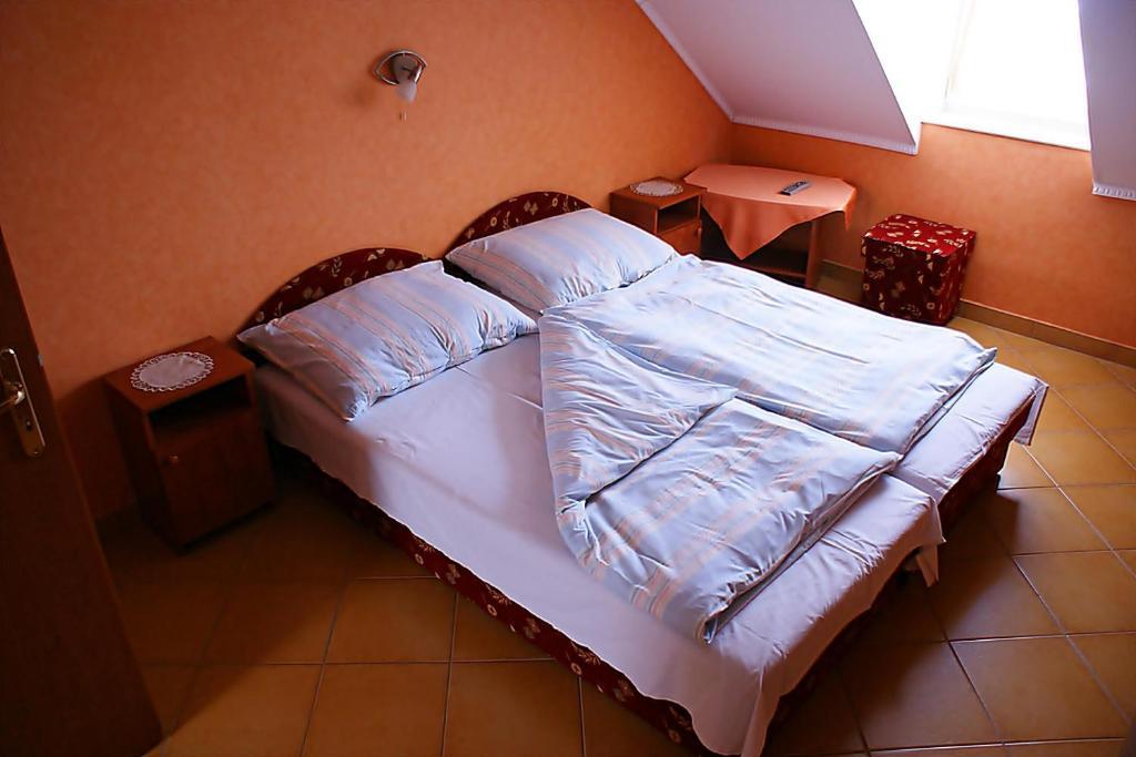 Abigel Vendeghaz Hotel Harkány Exterior foto